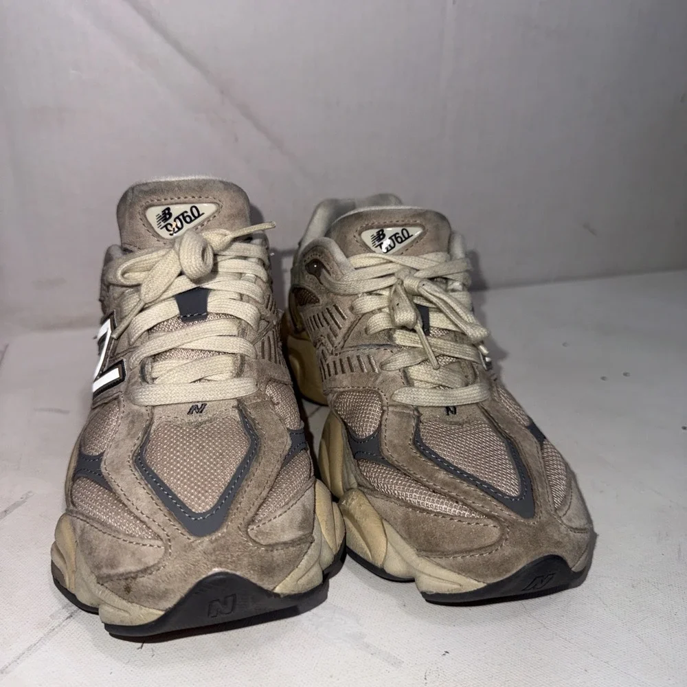 New Balance 9060 Gray Beige Low Top Lace-Up Unisex Sneakers GC9060EB 5.5 Mens